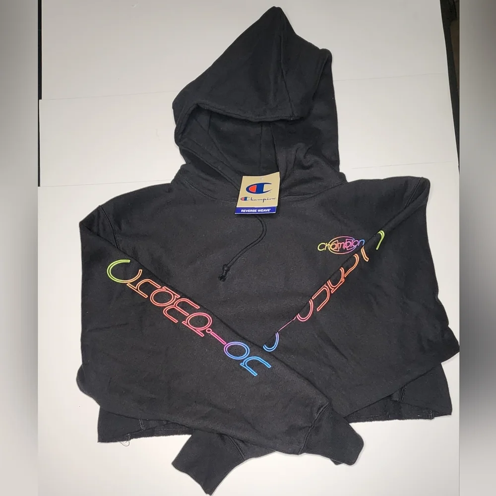 NWT- Champion Reverse Weave Cropped Hoodie in Size Medium #252 - Picture 1 of 3
